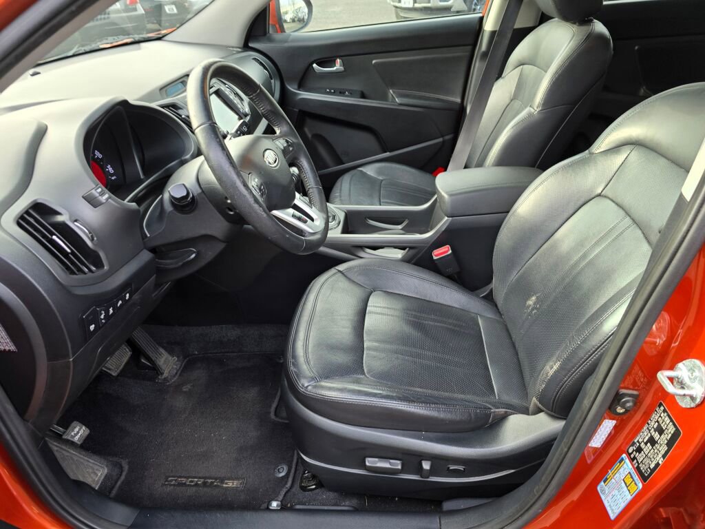 Used 2011 Kia Sportage SX w/ Premium Pkg w/Leather Seats image 20