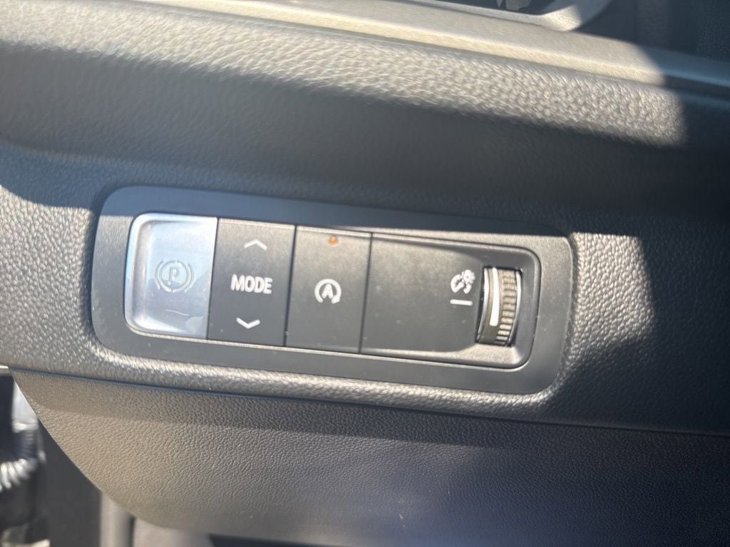 Used 2026 Chevrolet Traverse LT FWD image 22