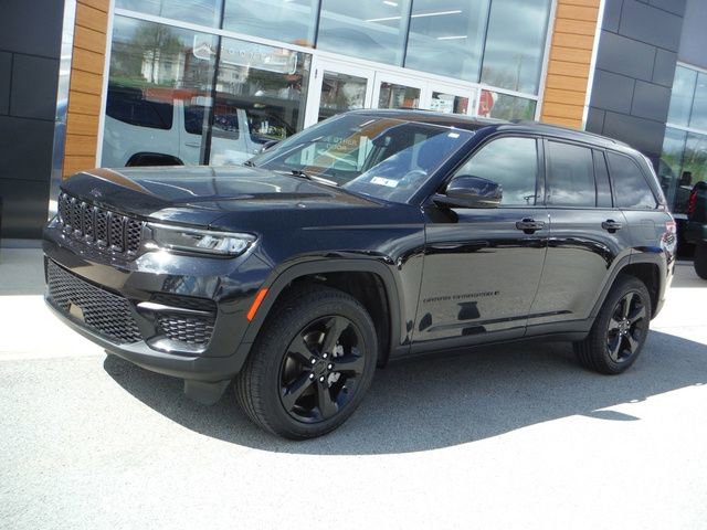 Used 2023 Jeep Grand Cherokee Altitude image 1