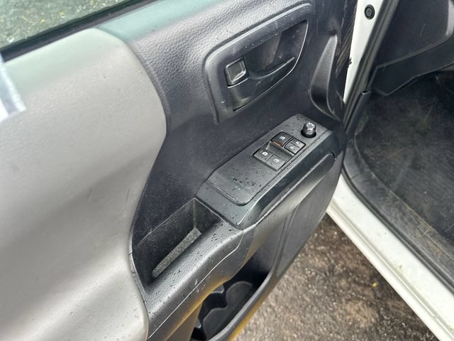 Used 2020 Toyota Tacoma SR5 RWD image 11