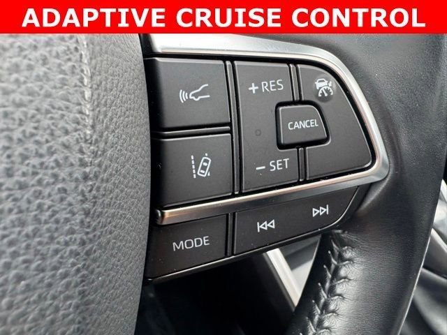 Used 2021 Toyota Highlander XLE AWD/4WD image 31