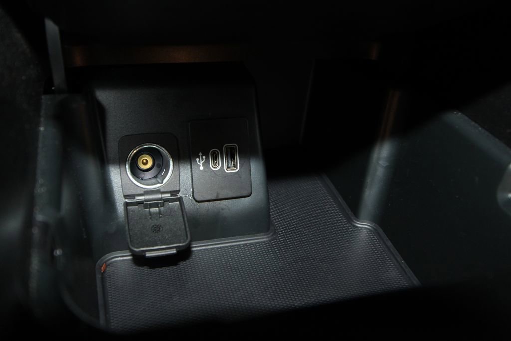 Used 2025 Ford Explorer Active image 17