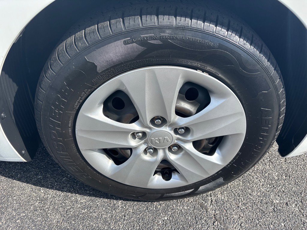 Used 2018 Kia Forte LX image 9