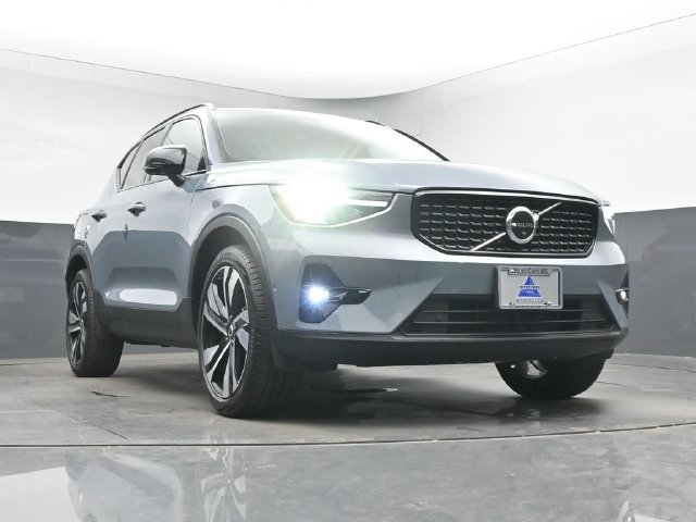 Used 2023 Volvo XC40 B5 Plus w/ Protection Package Premier AWD/4WD image 36