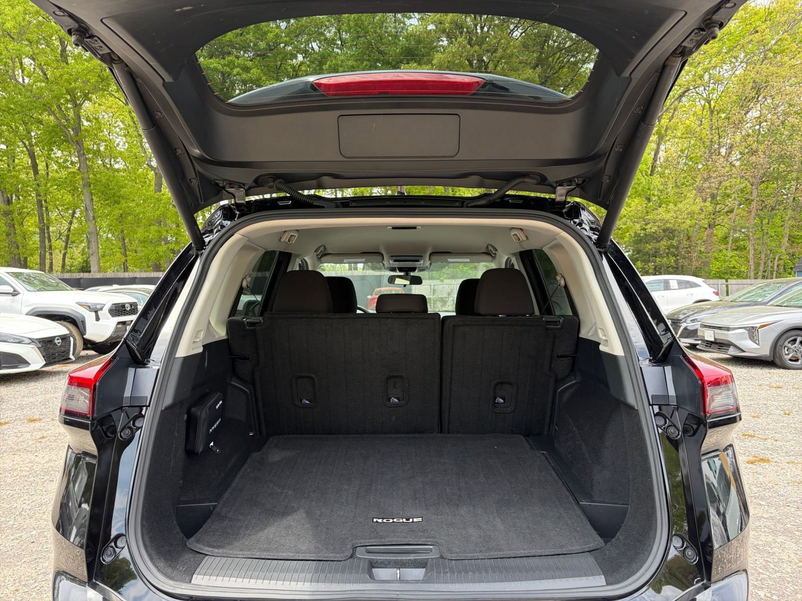 Used 2025 Nissan Rogue SV AWD/4WD image 33