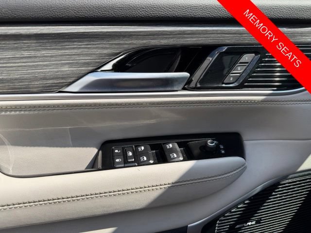 Used 2022 Jeep Wagoneer Series II AWD/4WD image 32