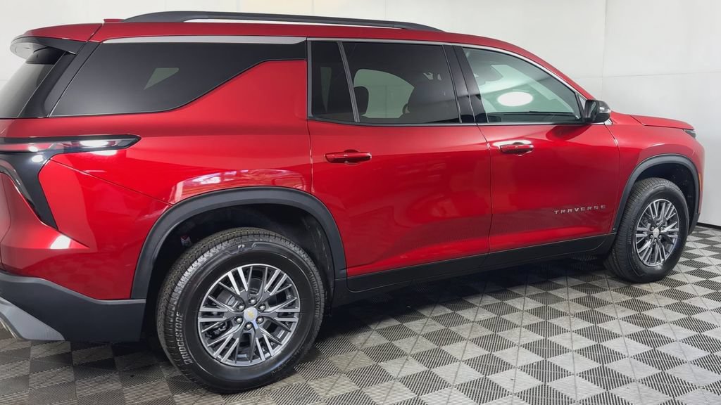 New 2027 Chevrolet Traverse LT w/ LPO, Floor Liner Package FWD image 10