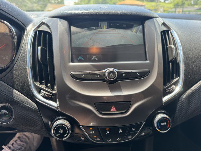 Used 2018 Chevrolet Cruze LT w/ Convenience Package FWD image 15