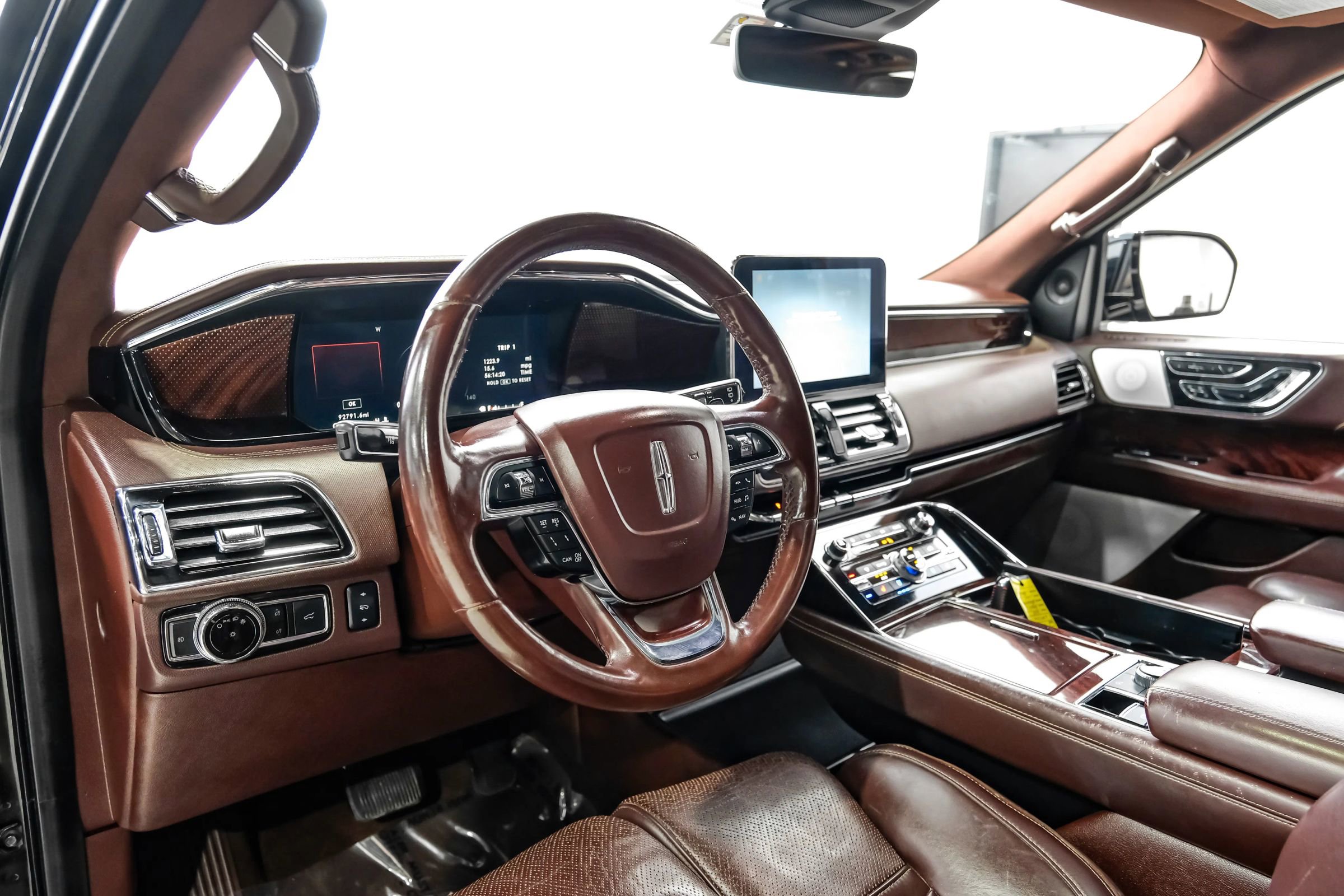 Used 2018 Lincoln Navigator Black Label w/ Cargo Package AWD/4WD image 18