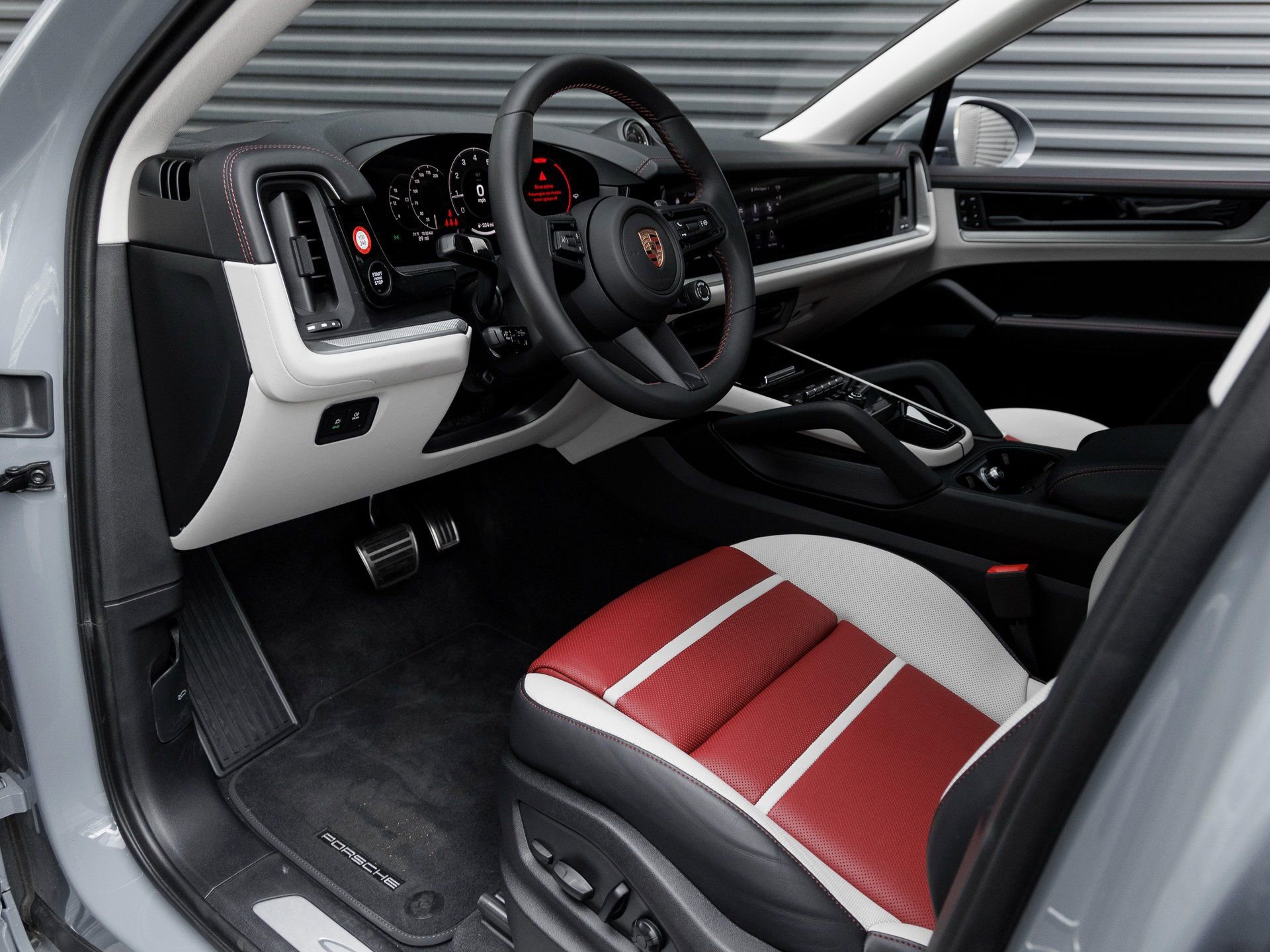 New 2026 Porsche Cayenne S image 4