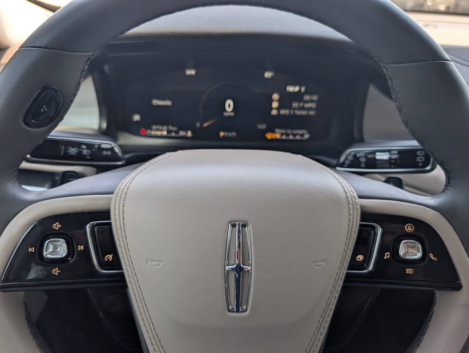 Used 2023 Lincoln Aviator 2WD image 20