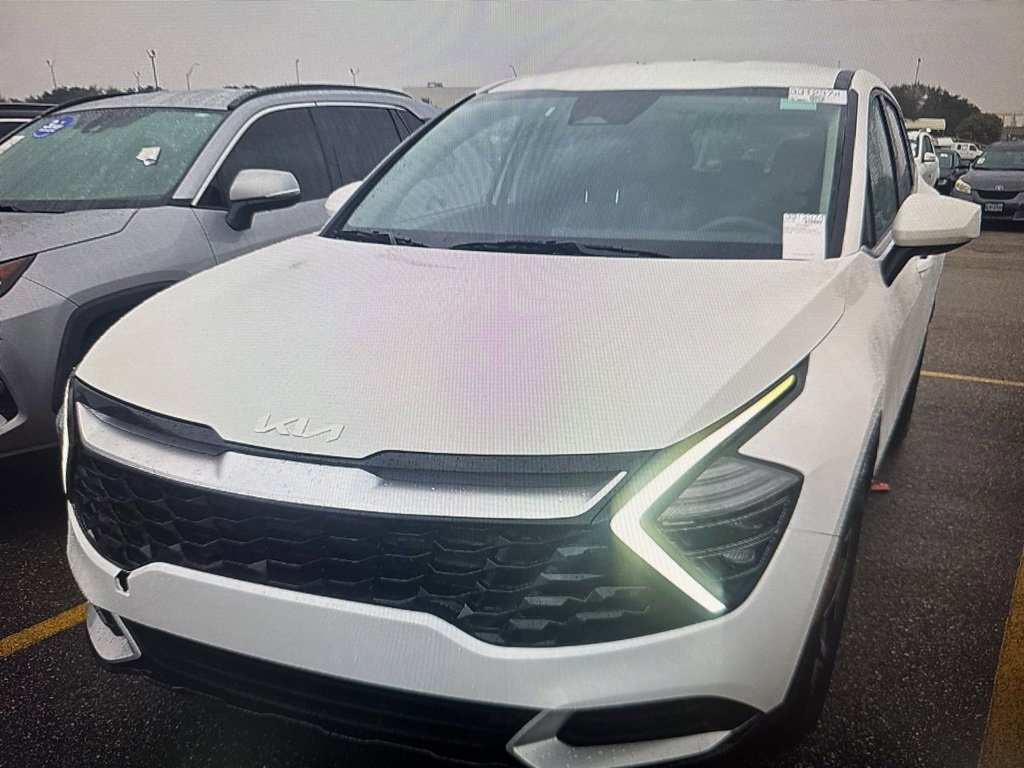 Used 2025 Kia Sportage LX image 2