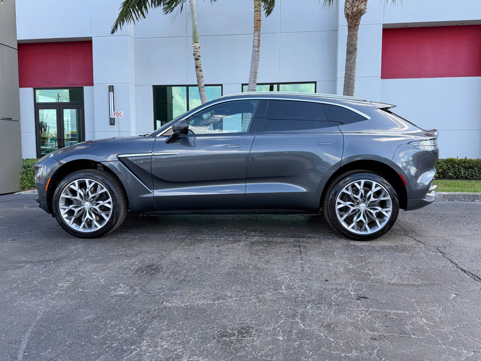 Used 2022 Aston Martin DBX image 11