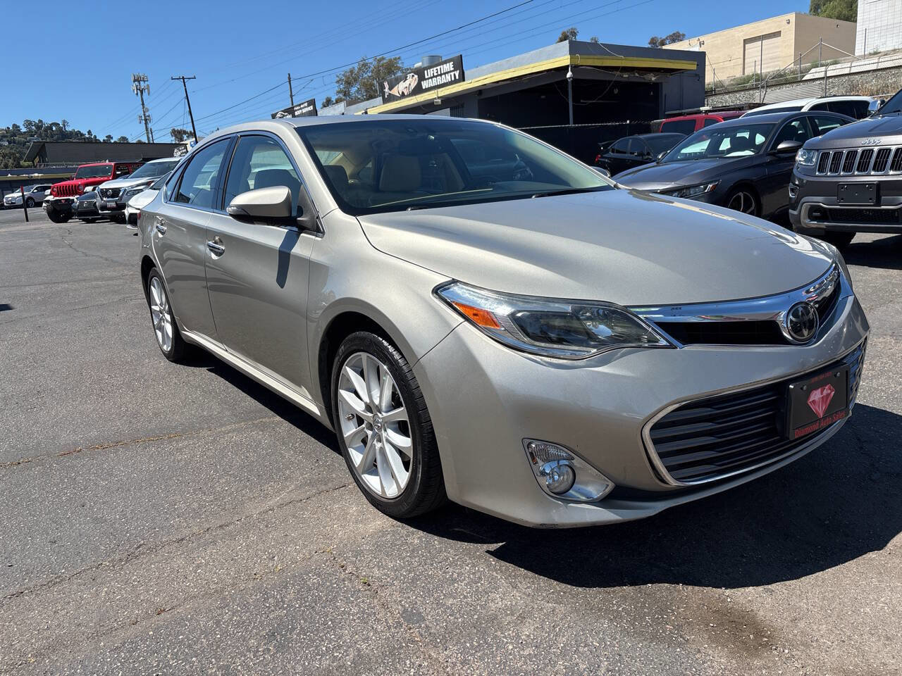 Used 2014 Toyota Avalon Limited w/ Technology Package FWD image 4