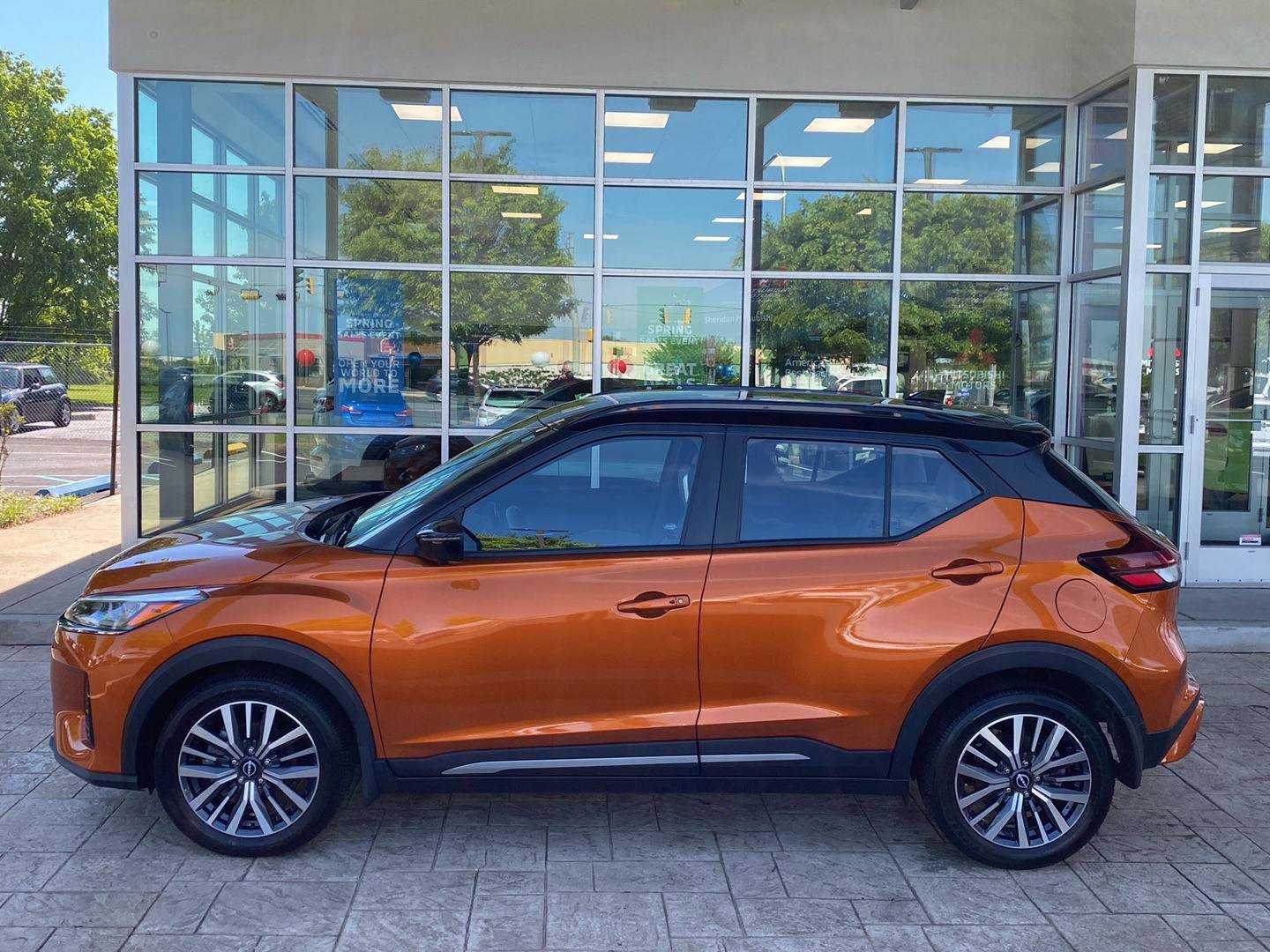 Certified 2023 Nissan Kicks SR w/ SR Premium Package FWD image 4