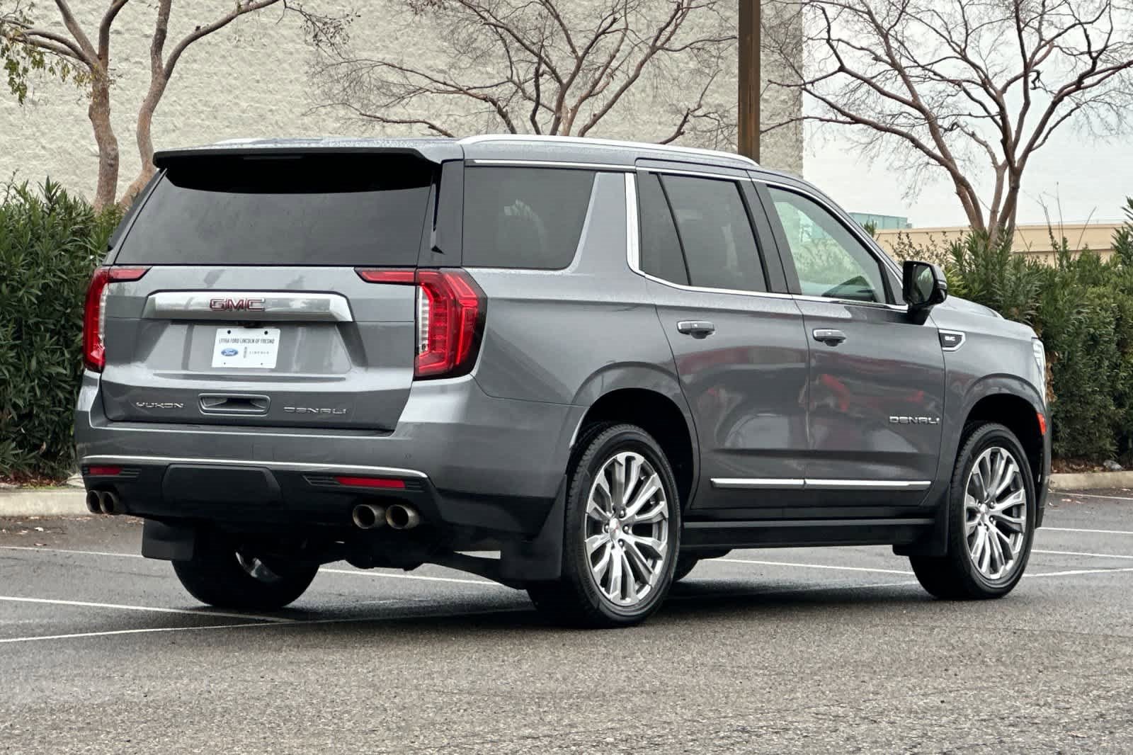 Used 2021 GMC Yukon Denali image 2