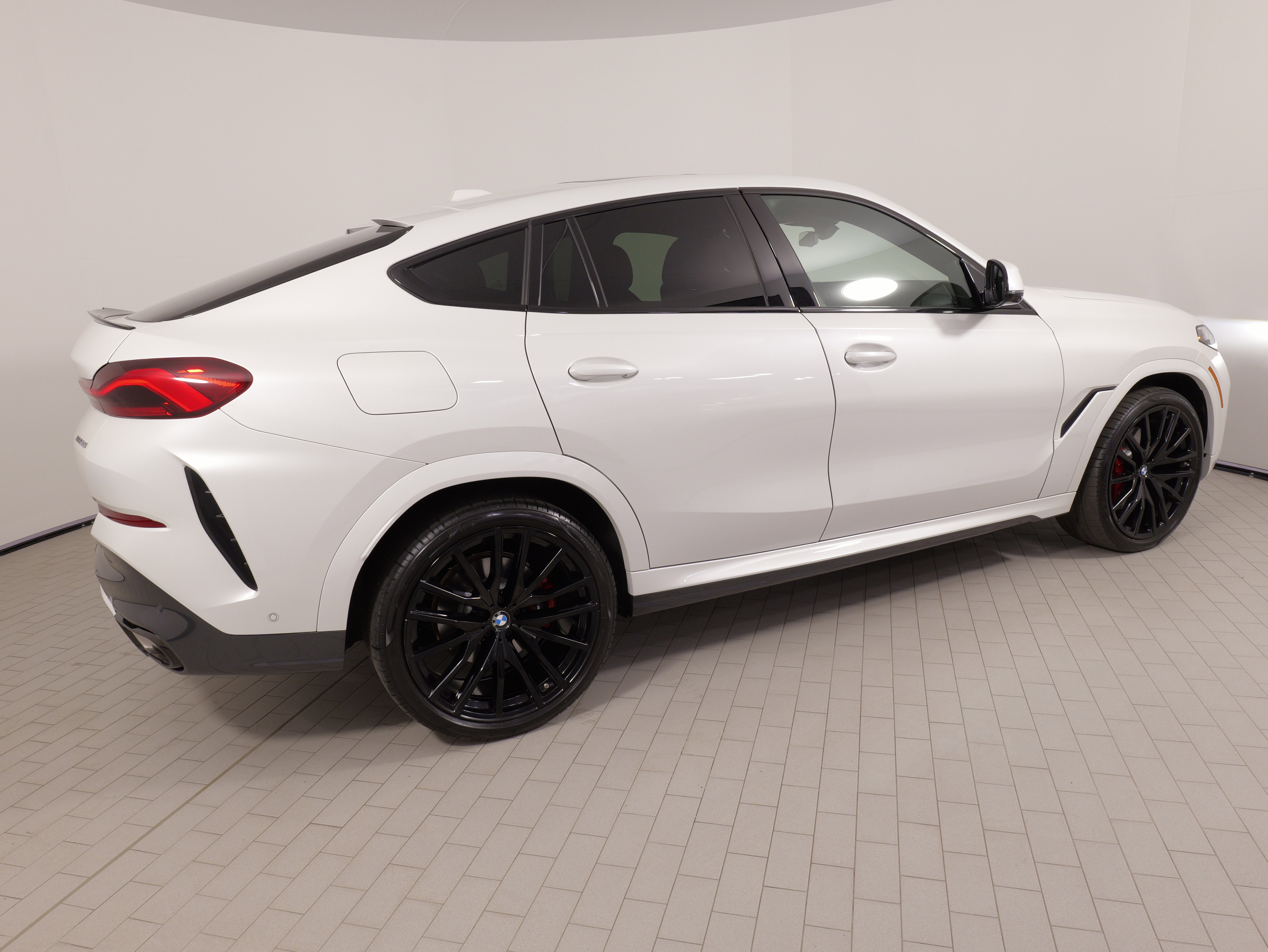 Used 2024 BMW X6 xDrive40i w/ Premium Package AWD/4WD image 11