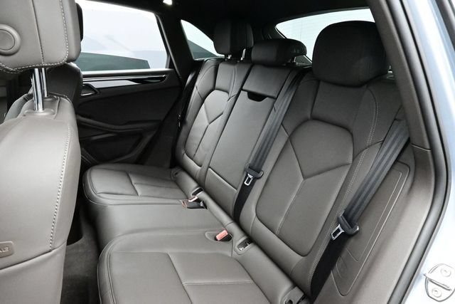 Certified 2025 Porsche Macan AWD/4WD image 14