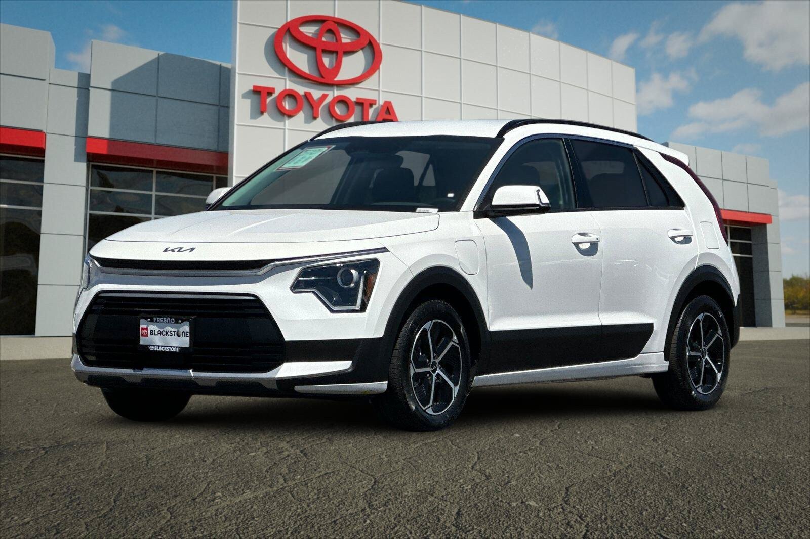 Used 2023 Kia Niro EX w/ EX Cold Weather Package FWD image 7