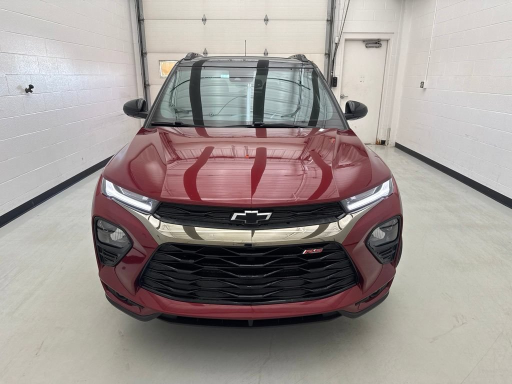 Used 2021 Chevrolet TrailBlazer RS w/ Sun and Liftgate Package FWD image 2