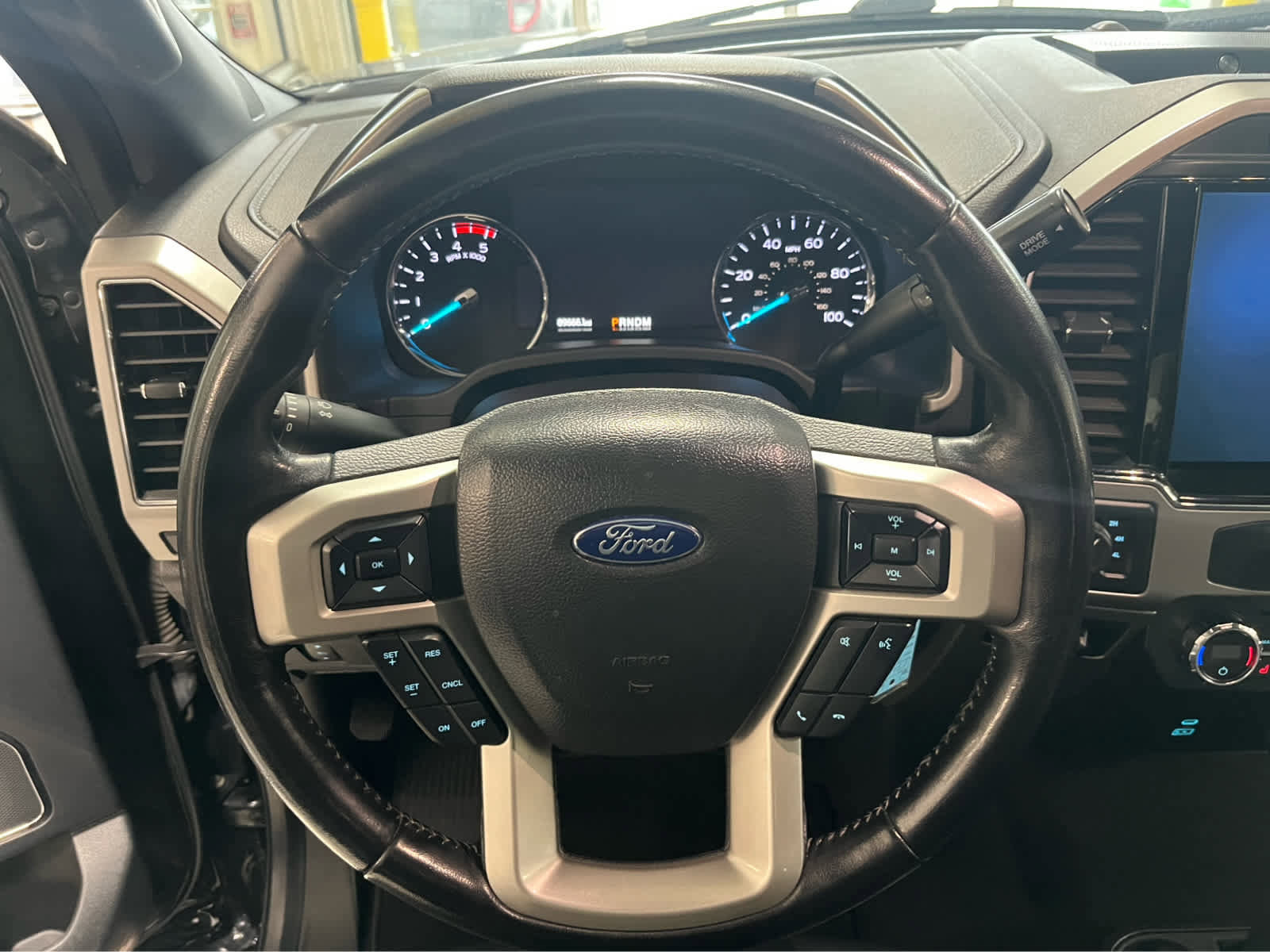 Used 2022 Ford F350 Lariat w/ Chrome Package image 11