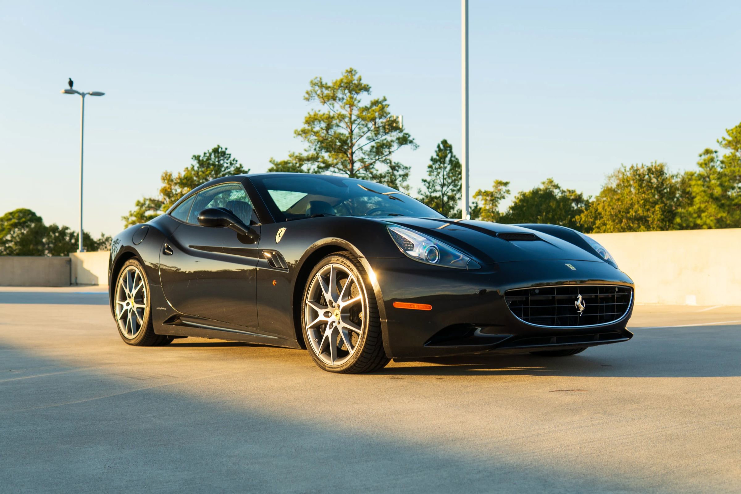 Used 2010 Ferrari California RWD image 17