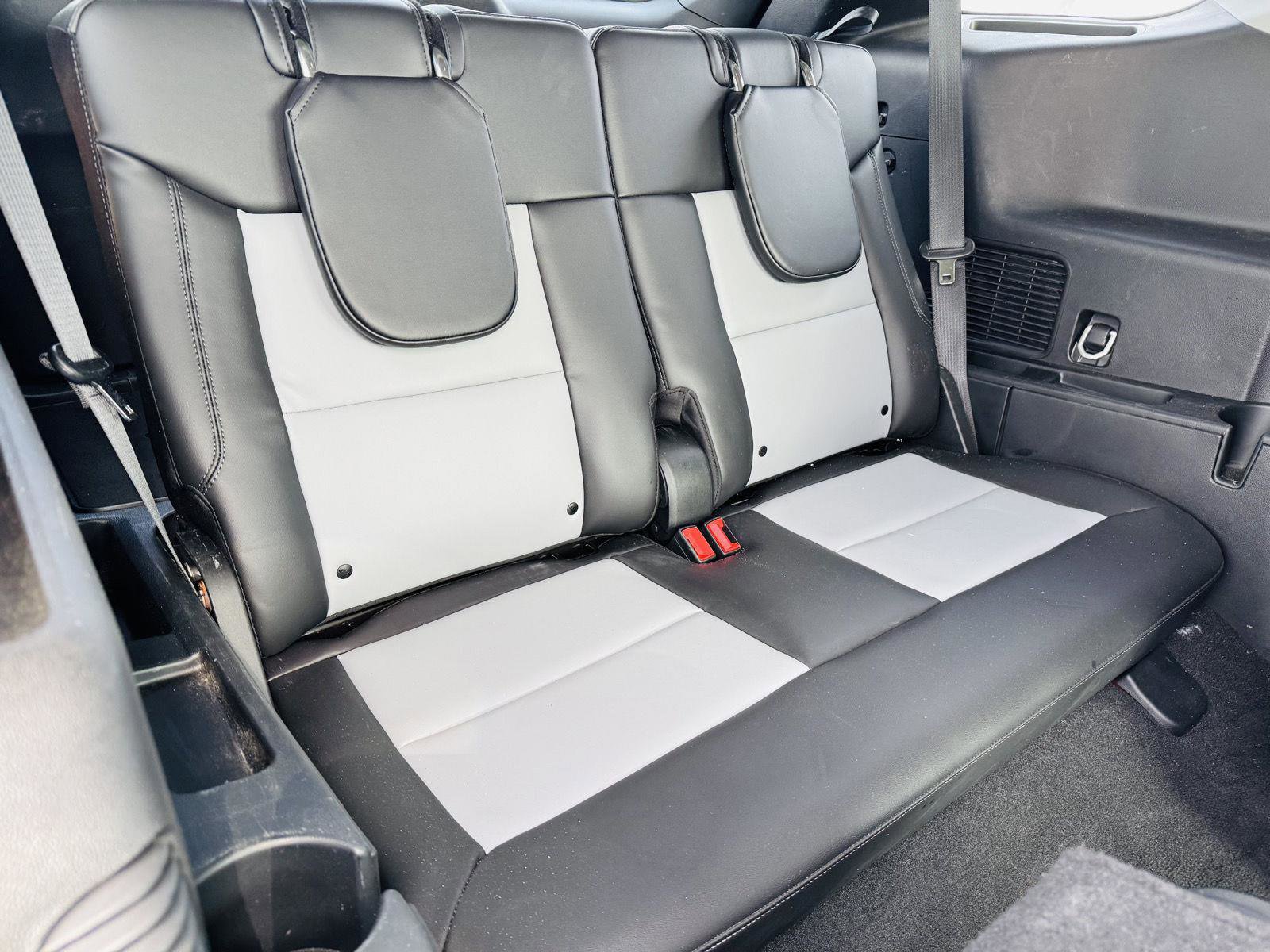 Used 2024 Ford Explorer XLT w/ Equipment Group 202A AWD/4WD image 34