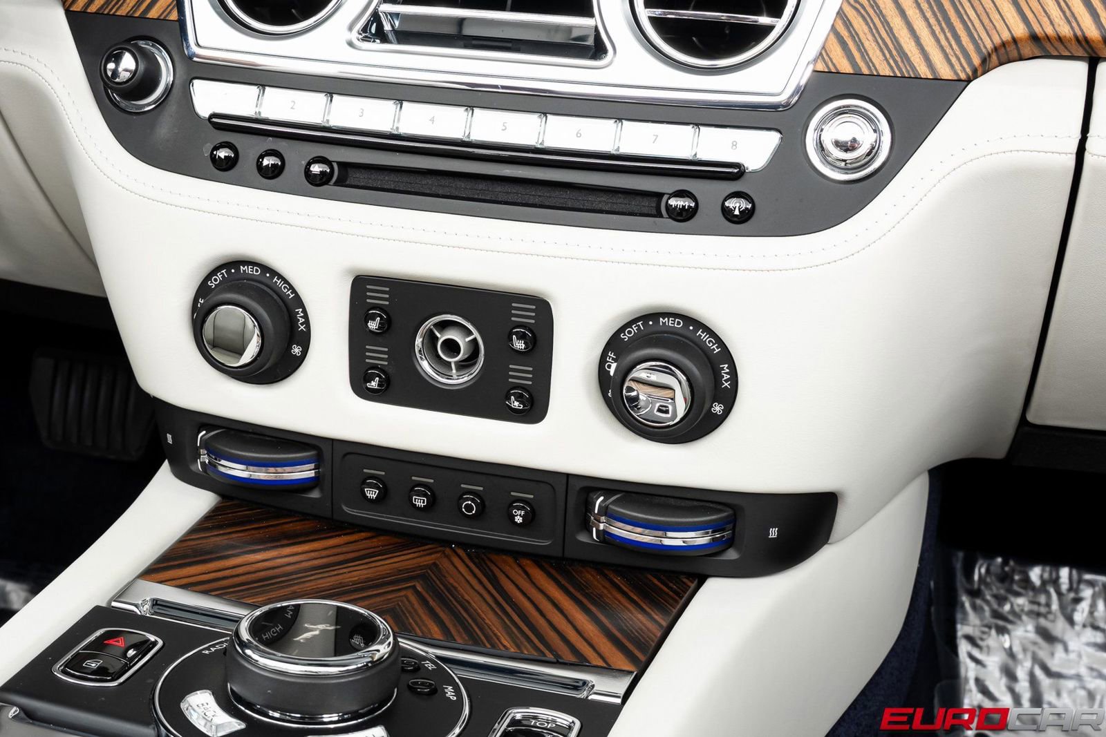 Used 2016 Rolls-Royce Dawn image 29