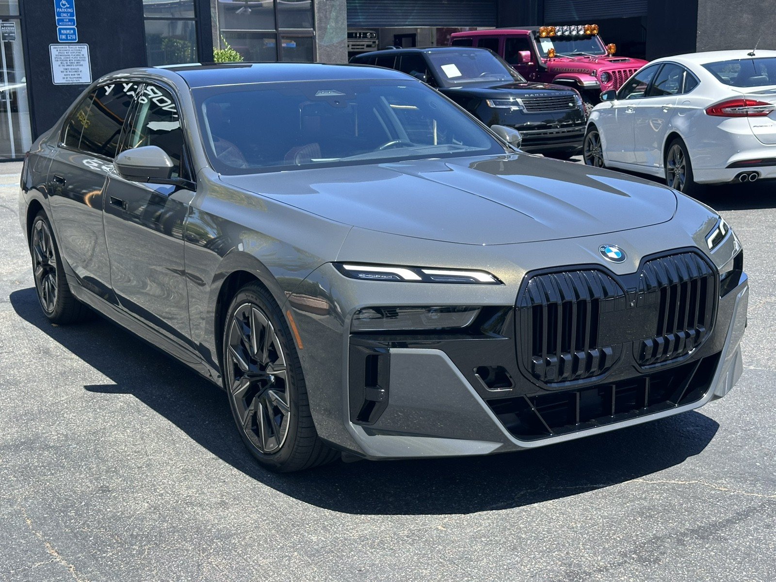Used 2023 BMW 740i w/ Parking Assistance Package RWD image 6