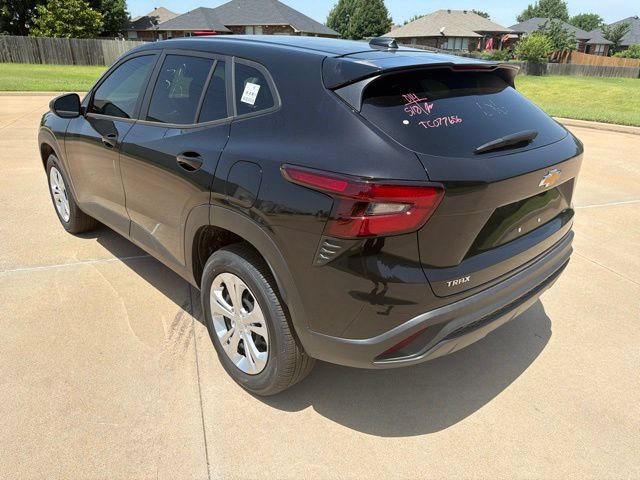 Used 2026 Chevrolet Trax LS FWD image 3