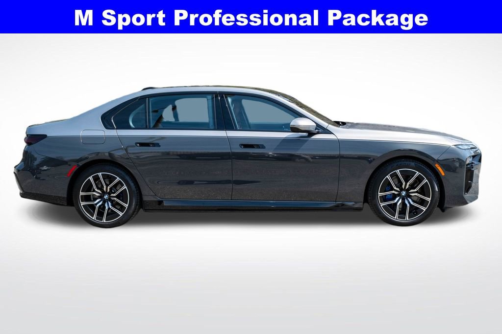 Used 2024 BMW i7 xDrive60 w/ Executive Package AWD/4WD image 10