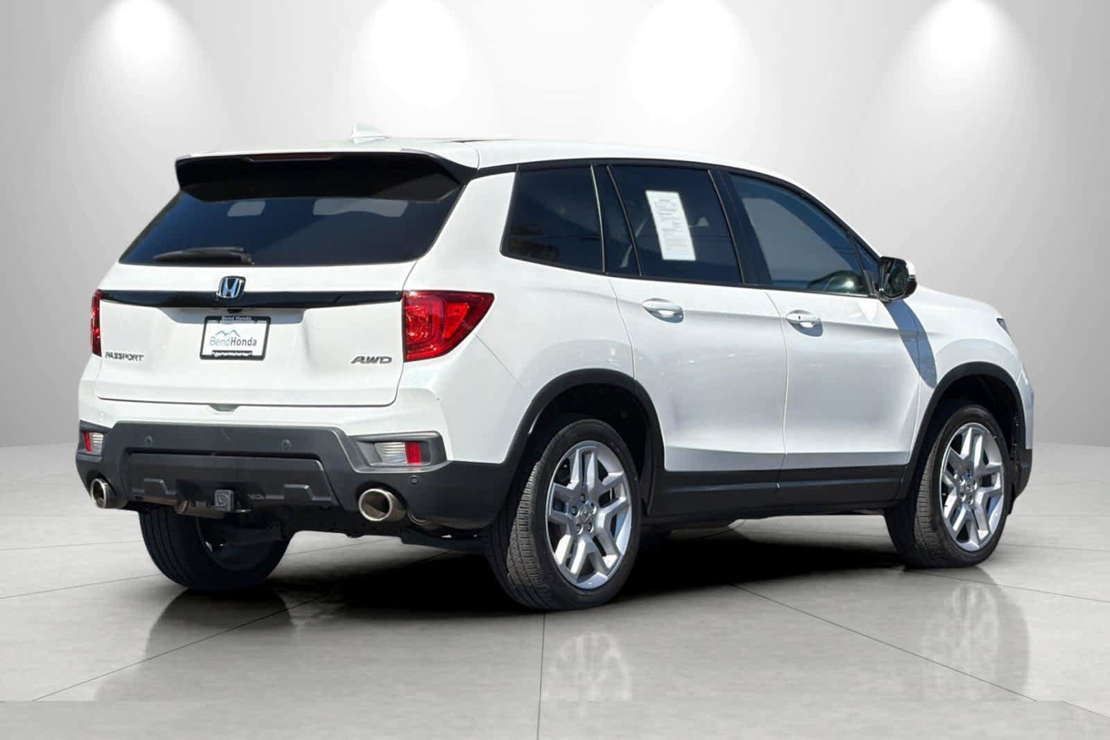 Used 2024 Honda Passport EX-L image 2