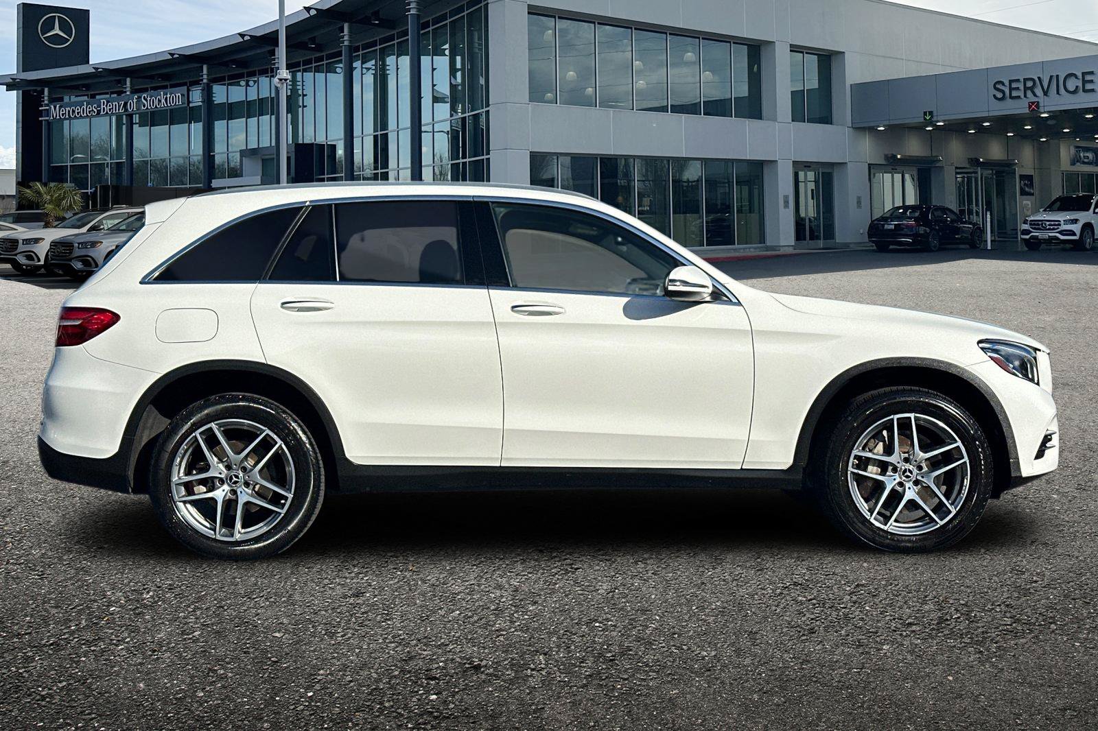 Used 2019 Mercedes-Benz GLC 300 4MATIC image 3