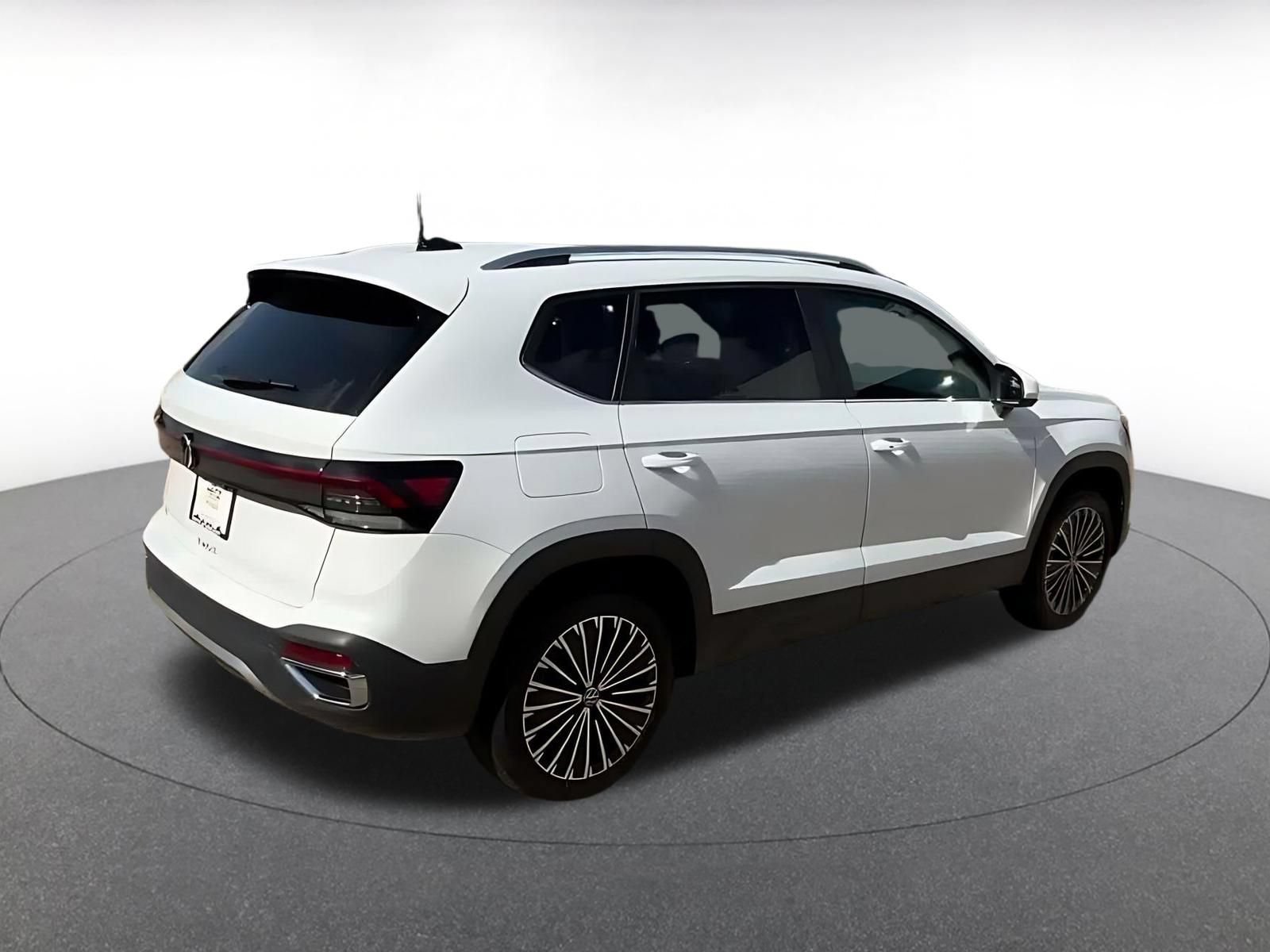 Used 2026 Volkswagen Taos SE FWD image 11