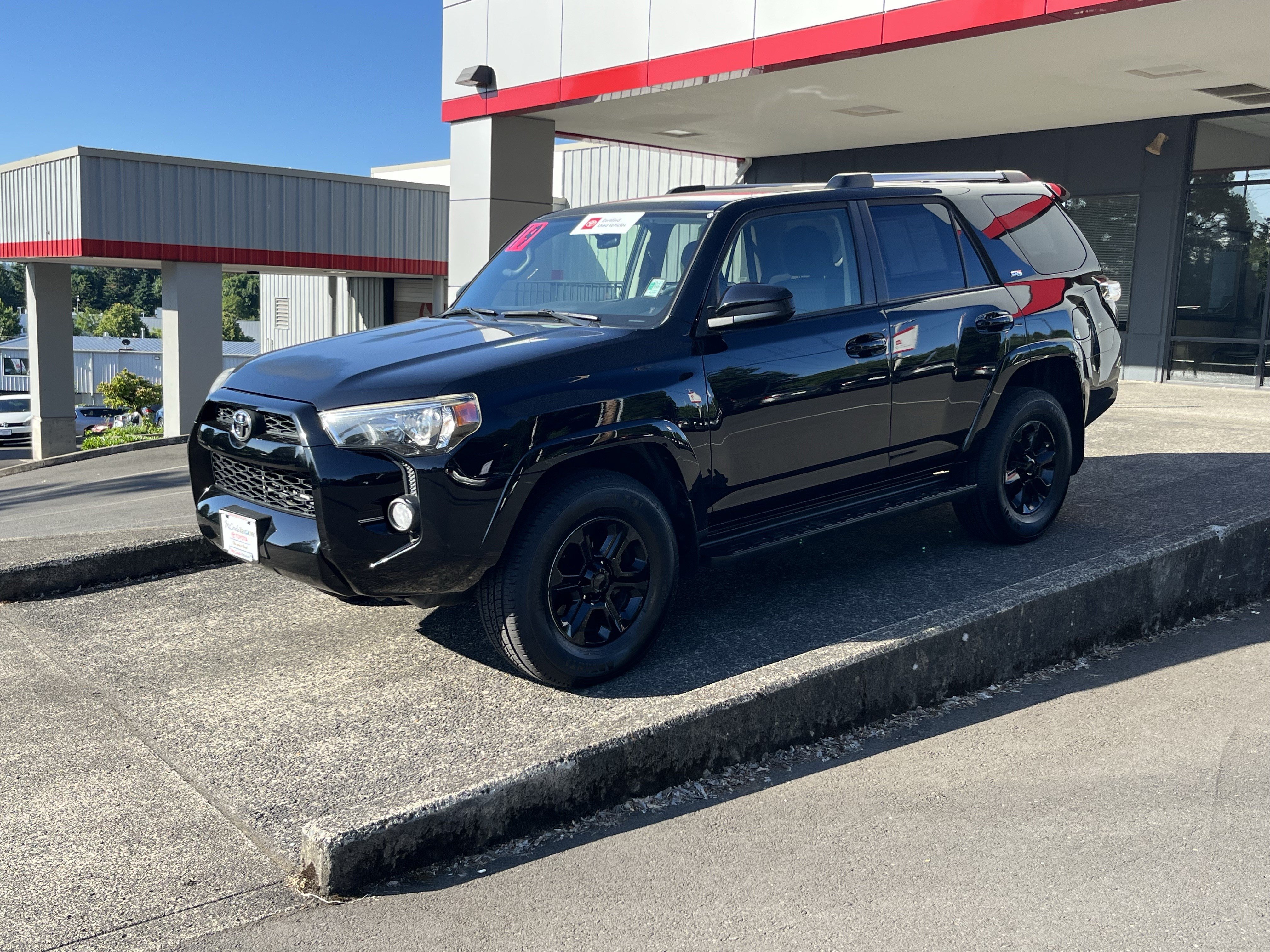 Certified 2019 Toyota 4Runner SR5 AWD/4WD image 4