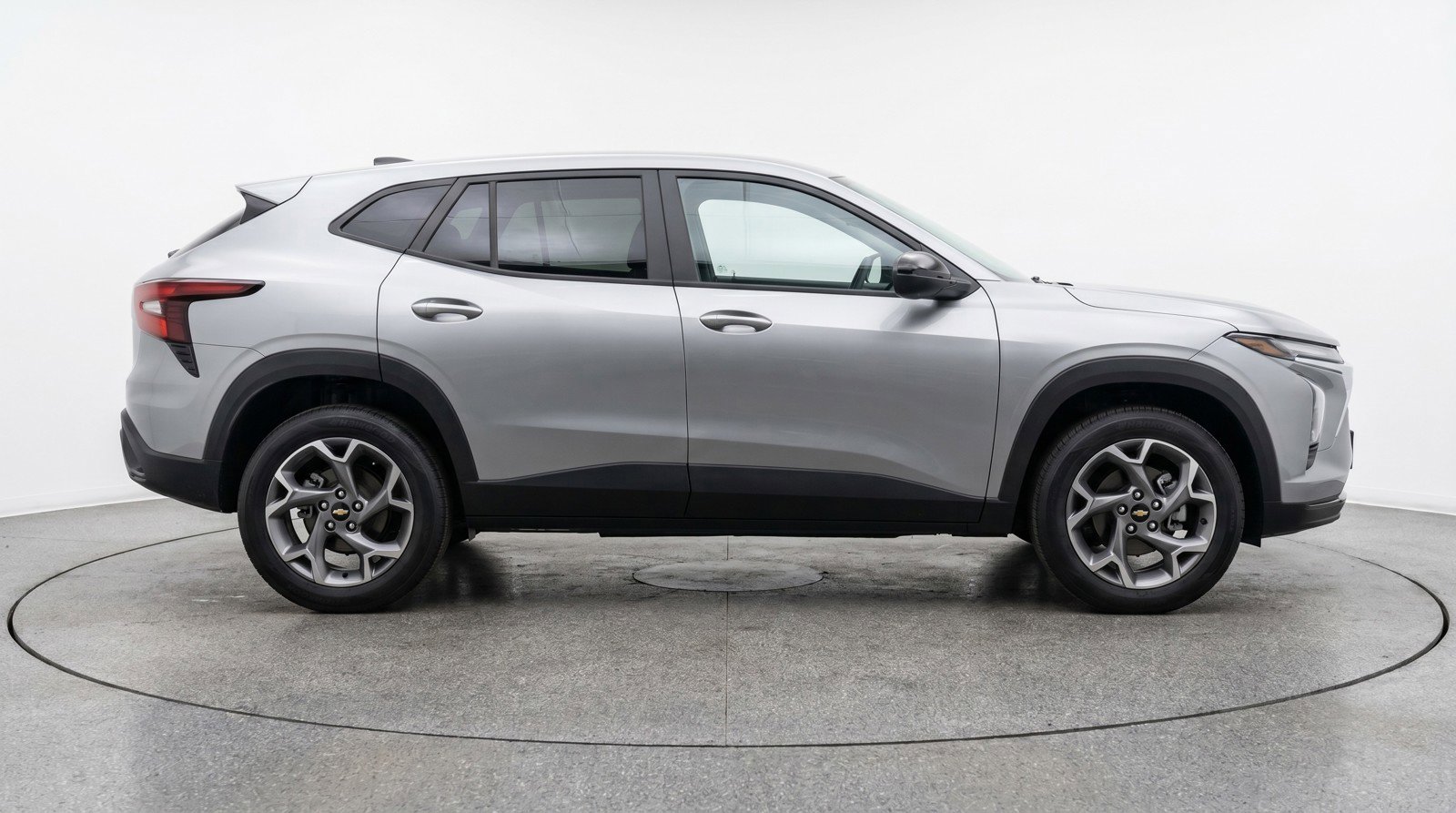 Used 2025 Chevrolet Trax LT FWD image 11