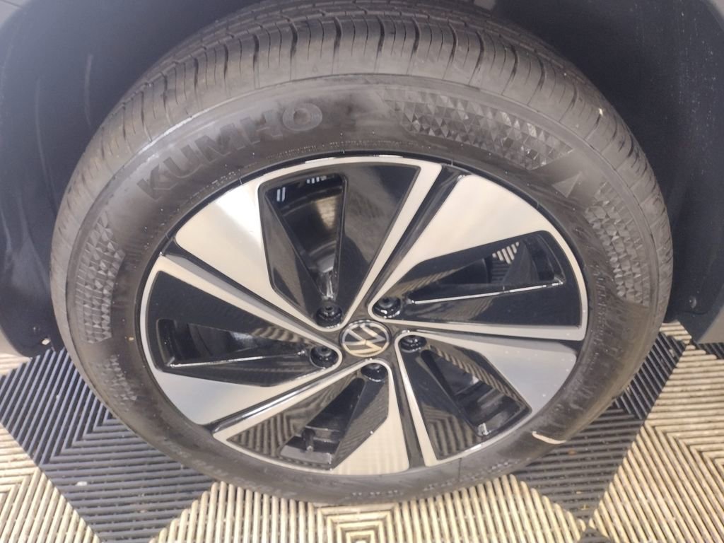New 2025 Volkswagen Taos SE image 5