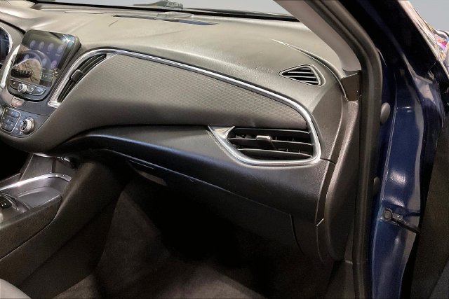 Used 2021 Chevrolet Malibu LT FWD image 17