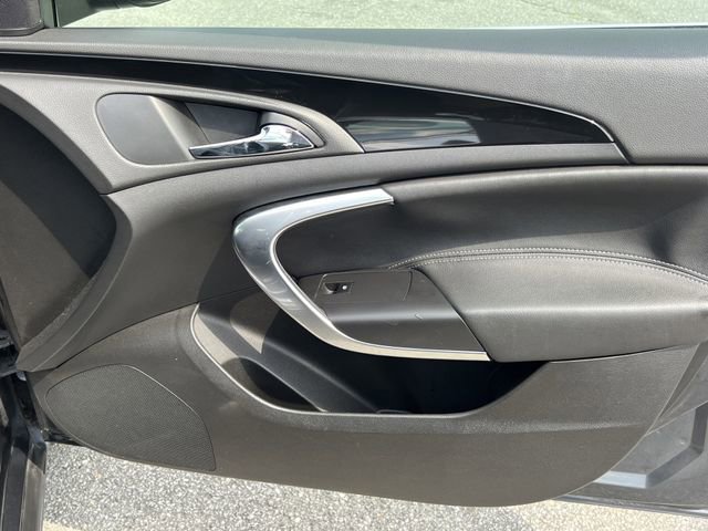 Used 2011 Buick Regal CXL image 15