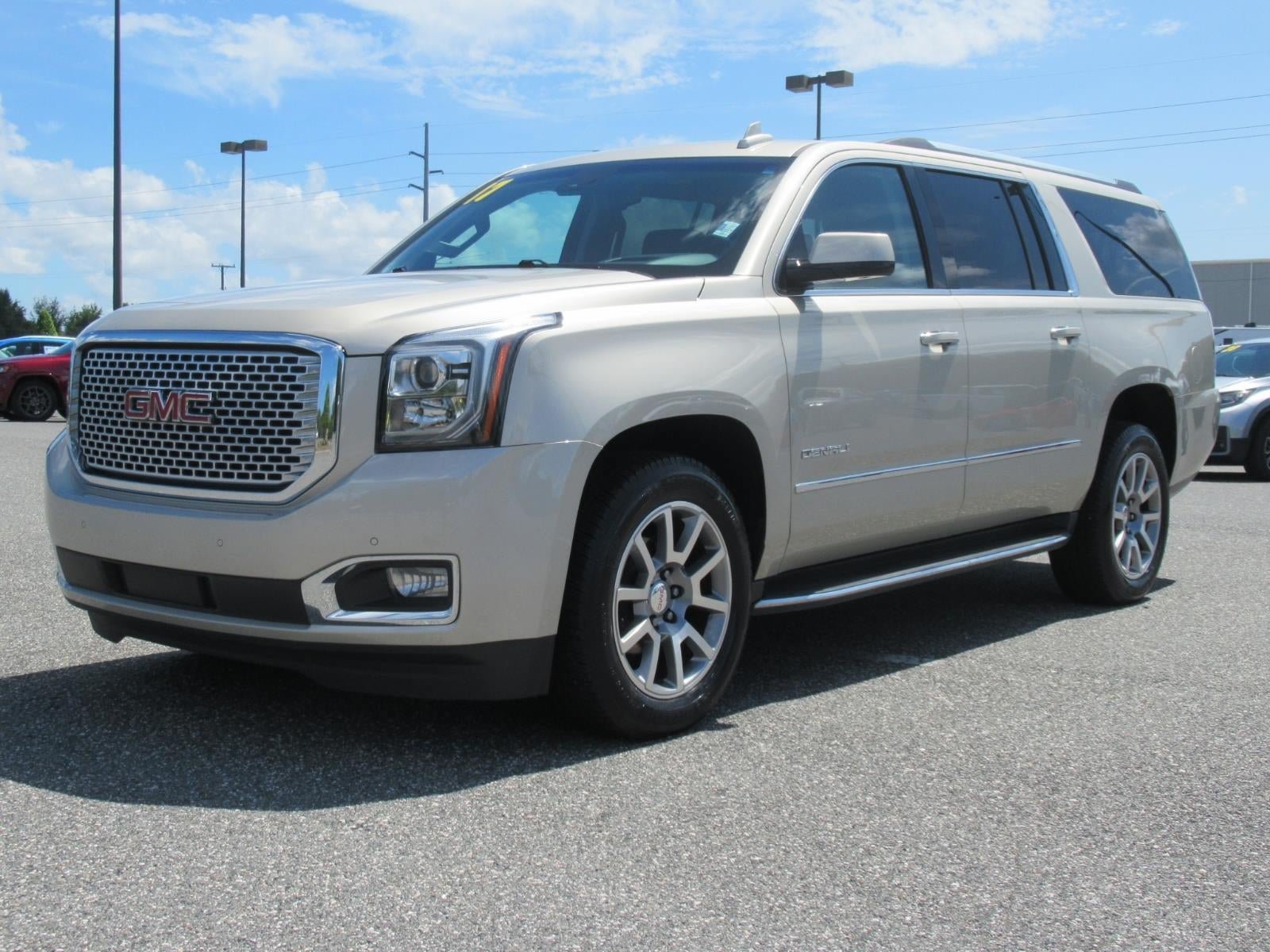 Used 2017 GMC Yukon XL Denali RWD image 3