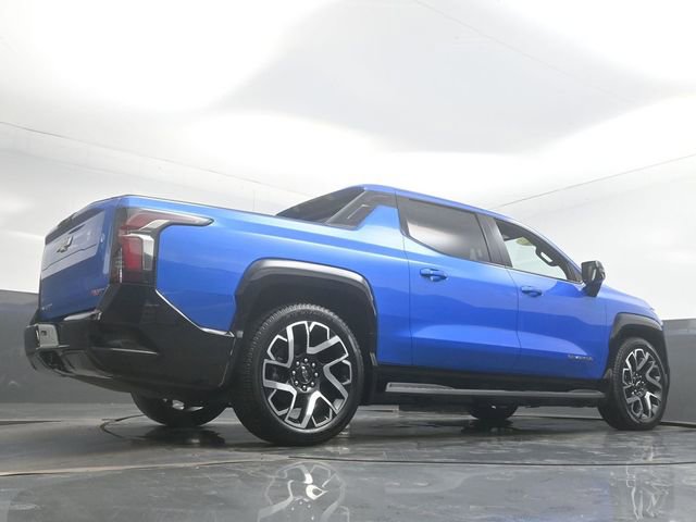 Used 2025 Chevrolet Silverado EV RST image 32