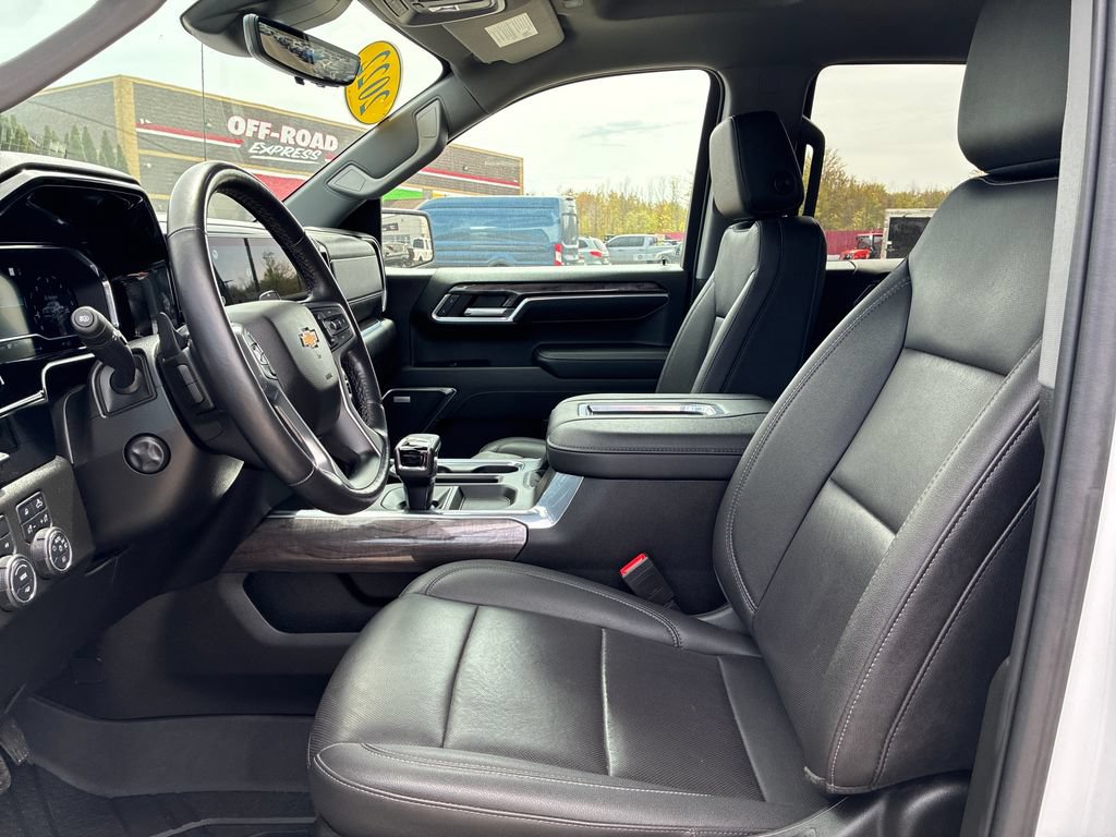 Used 2022 Chevrolet Silverado 1500 LTZ w/ Technology Package AWD/4WD image 10