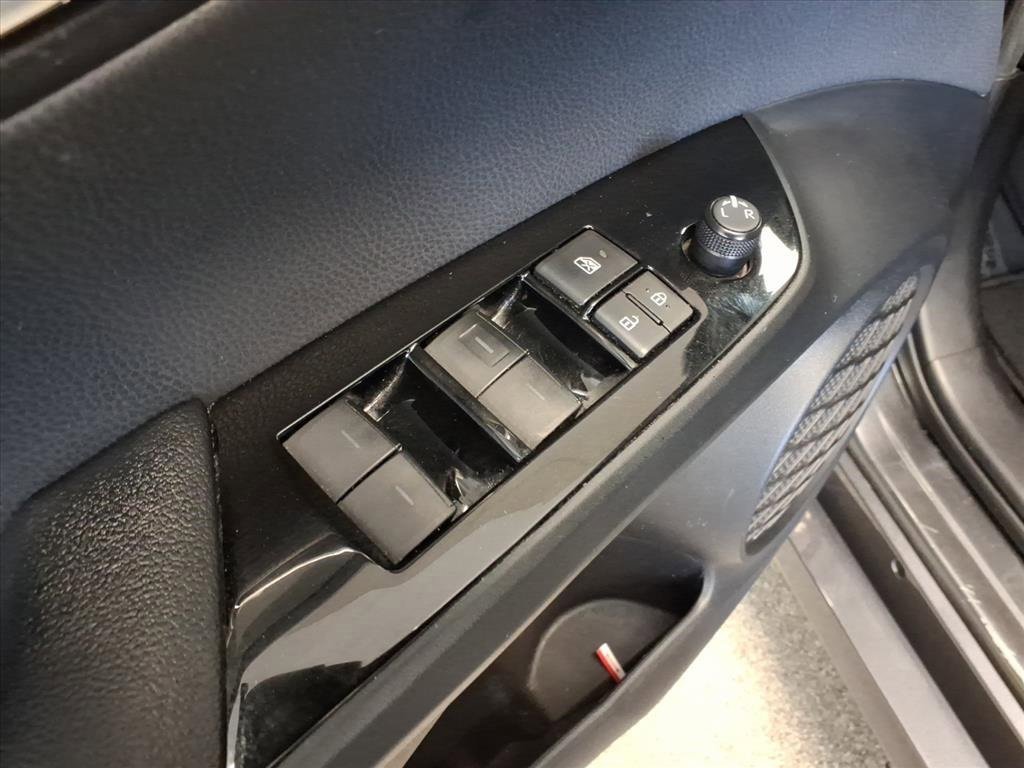 Used 2019 Toyota Prius Prime Advanced image 11