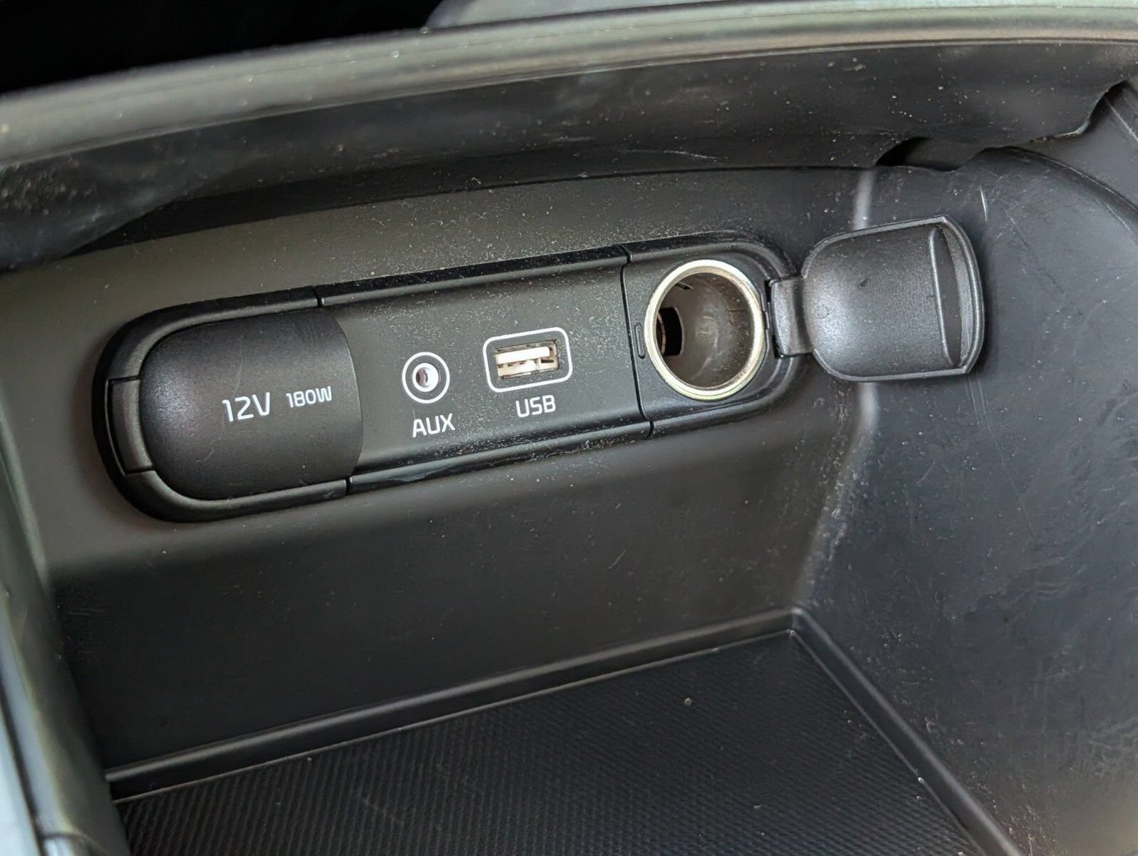 Used 2017 Kia Sorento FWD image 6