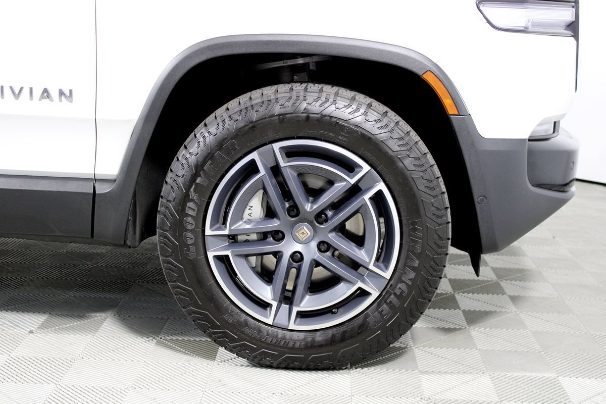 Used 2025 Rivian R1S Adventure Dual AWD/4WD image 7