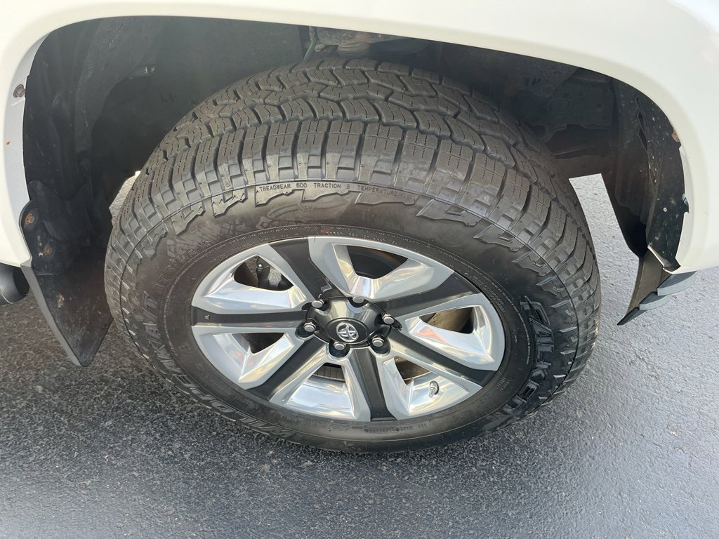 Used 2017 Toyota Tacoma Limited image 29