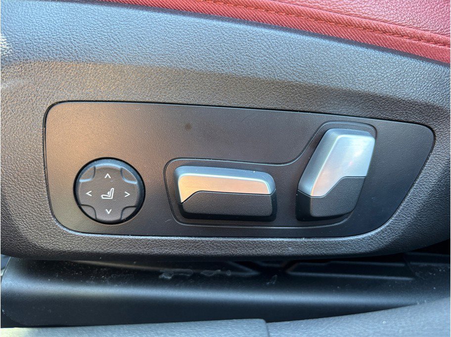 Used 2023 BMW 330i xDrive Sedan w/ M Sport Package image 22