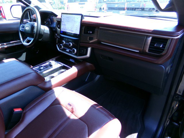 Used 2024 Ford Expedition Limited AWD/4WD image 12