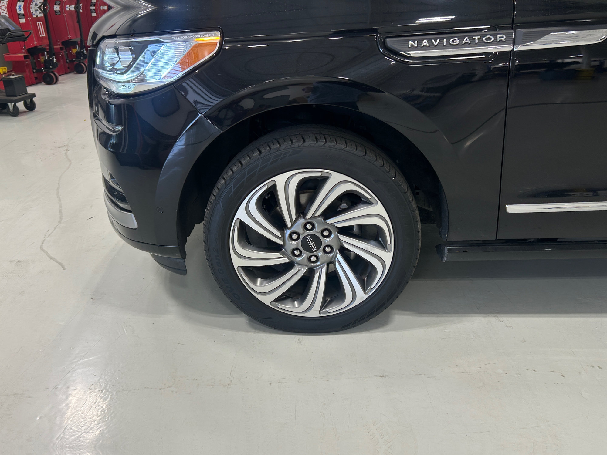 Used 2024 Lincoln Navigator L 4WD image 8