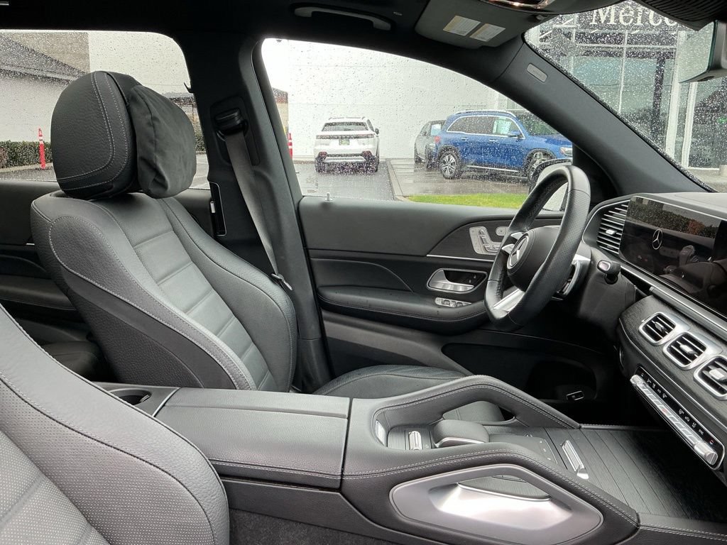 Used 2025 Mercedes-Benz GLS 580 4MATIC image 17